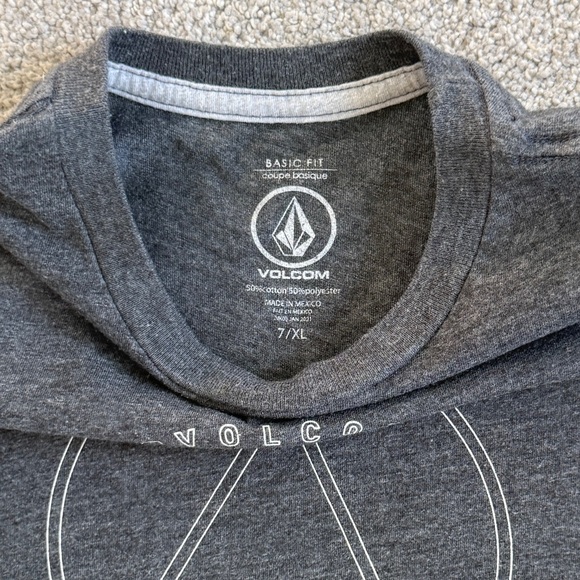 EUC Volcom tshirt - Picture 2 of 2